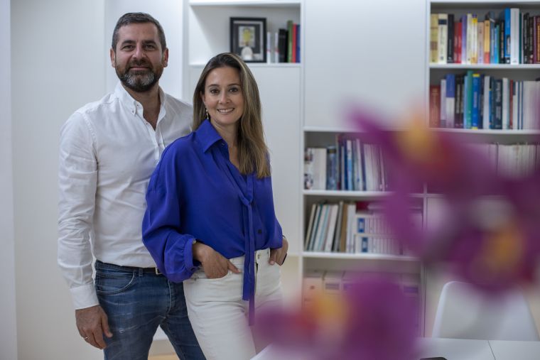 Conoce a la Dra. Elena Ojeda Tejera y al Dr. Manuel Martín Luque, fundadores de IOC Clínica Dental, a través de este reportaje gastronómico [PRENSA]