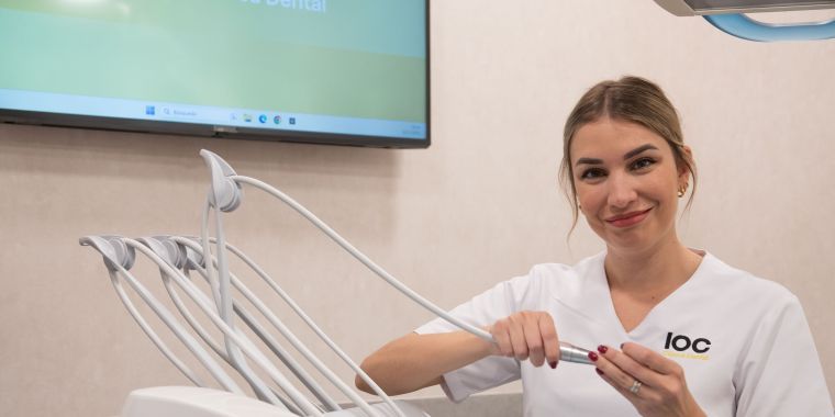 Higienistas Dentales Profesionales: Clave para la Atención Integral en IOC Clínica Dental