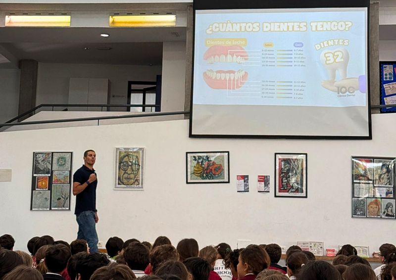 El Dr. Cástor enseña a los niños la importancia de cuidar su sonrisa