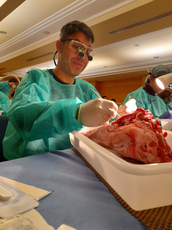El Dr. Mesquita imparte una exclusiva formación en IOC Academy sobre las últimas técnicas en cirugía peri-implantar [VÍDEO + GALERÍA]