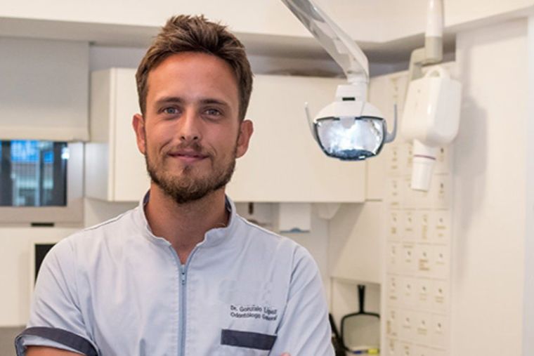 Todos hemos necesitado alguna vez una endodoncia, pero ¿qué es? El Dr. Gonzalo López Lajarín lo aclara [VÍDEO]