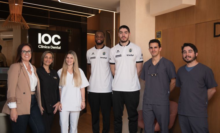 Edgar Vicedo y Elgin Cook, jugadores del CB Canarias, visitan IOC Clínica Dental | Tenerife [VÍDEO]